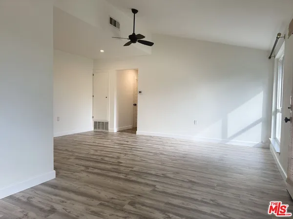 $2,200 | 26707 Oak Crossing Road, Unit A, Newhall, CA 91321