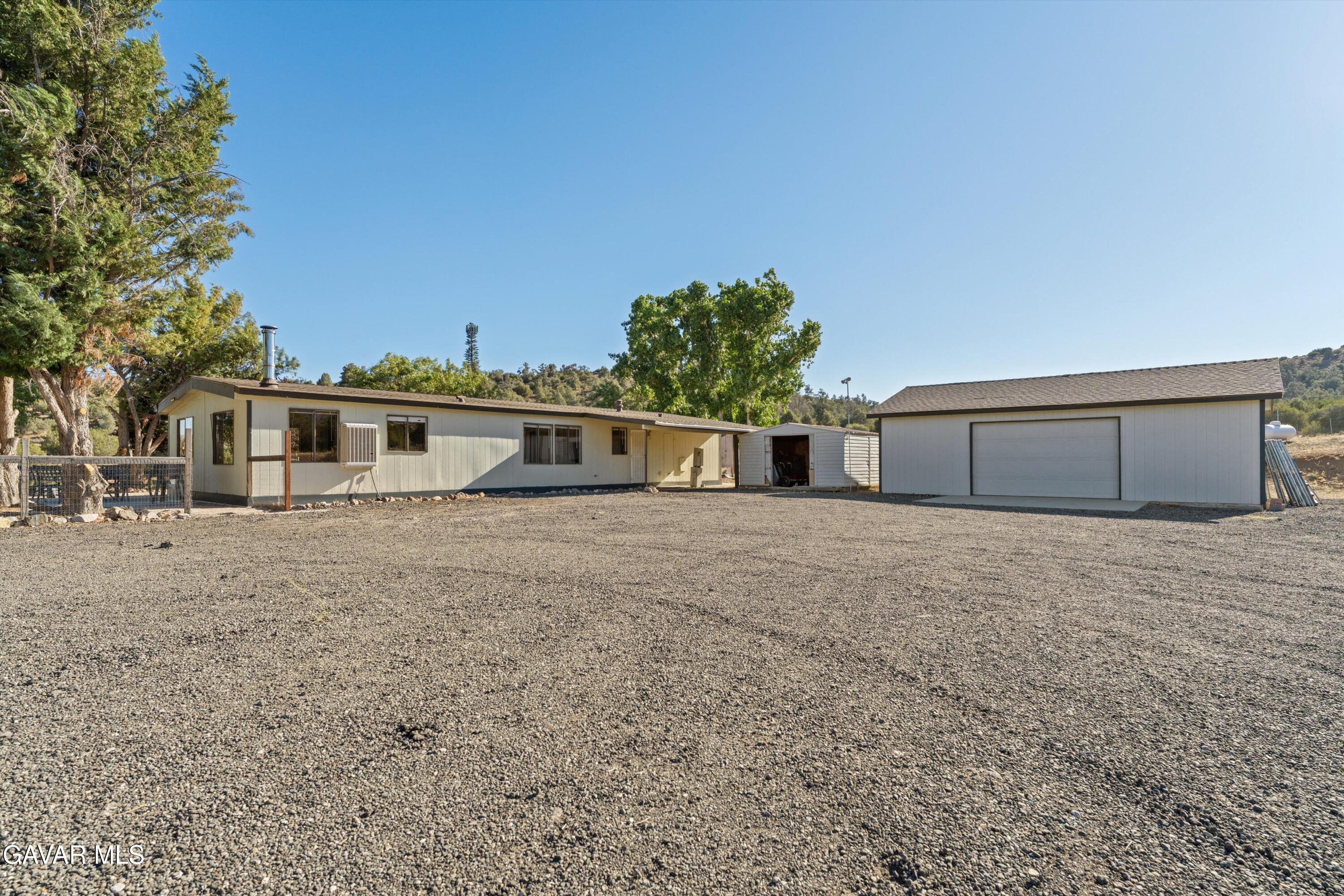 24977 Sand Canyon Road Tehachapi, CA 93561 - Photo 5 of 39 05-JYP09892
