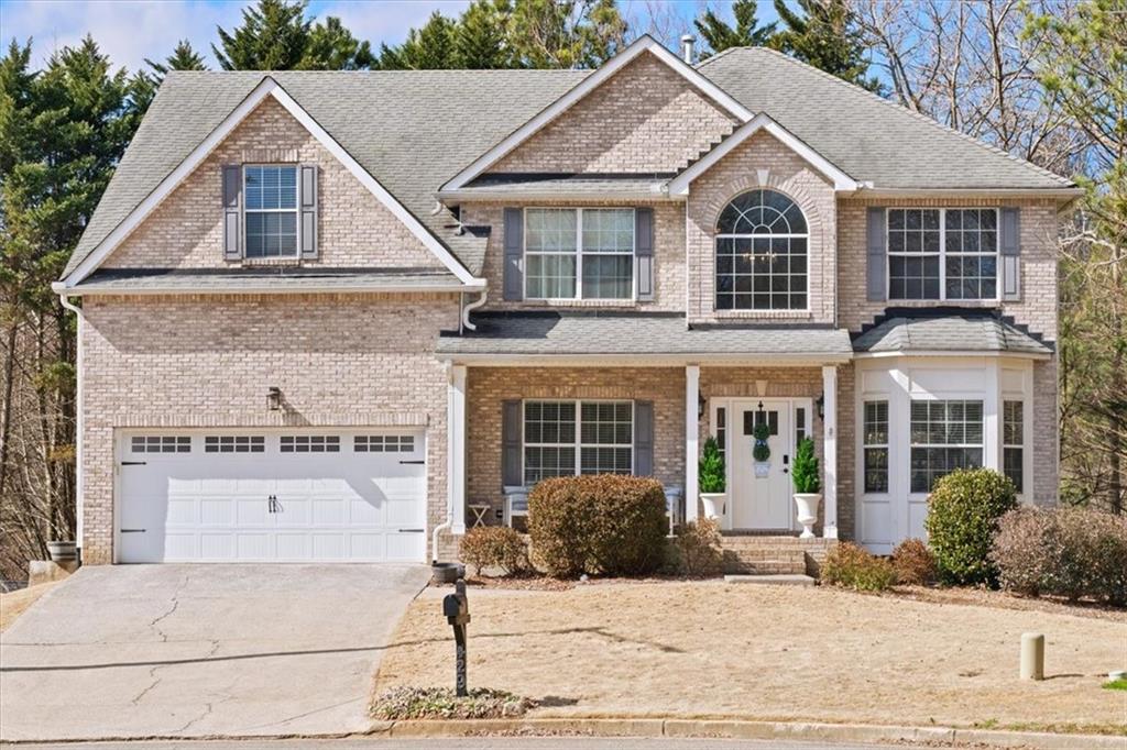 a view of a yard in front of house