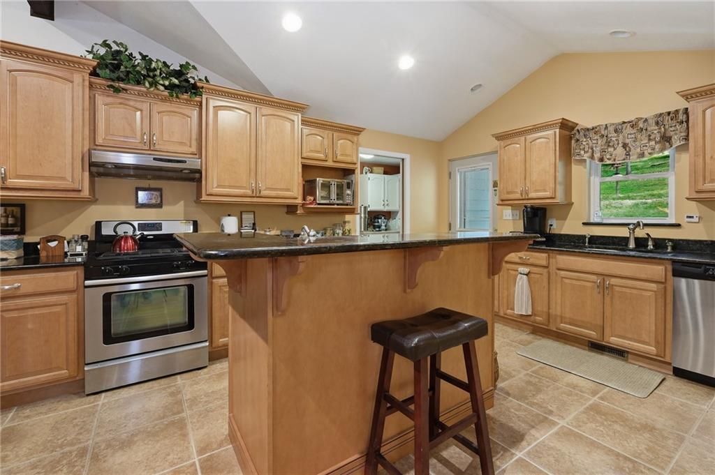 225 Woodcroft Road Baden, PA 15005 - Photo 3 of 43