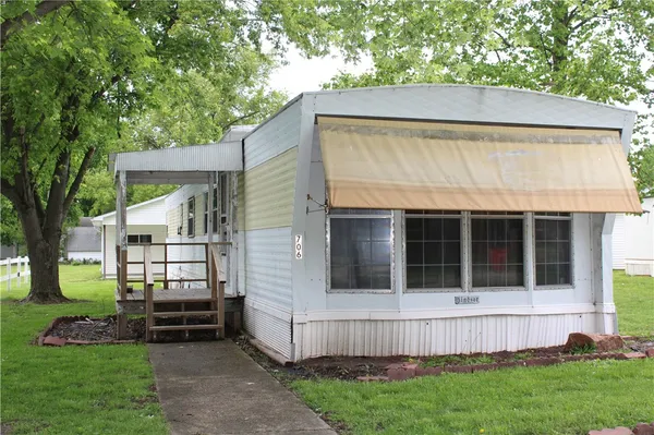 $25,000 | 706 Maine Avenue, Windsor, IL 61957