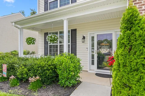 a black and white photo of a living room