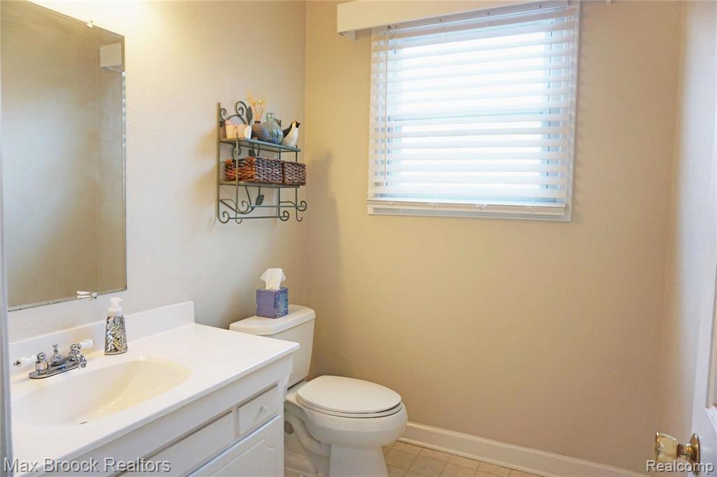 35718 Johnstown Road Farmington Hills, MI 48335 - Photo 11 of 31