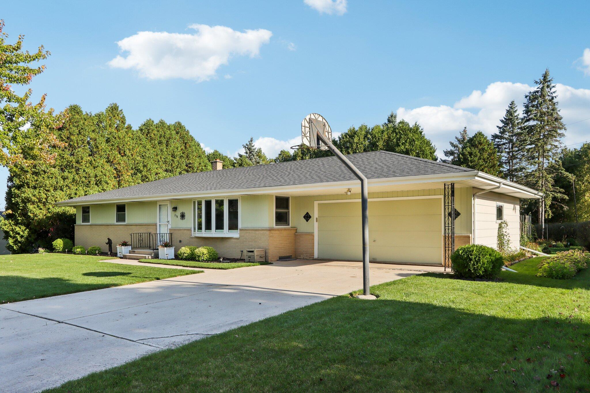 2-web-or-mls-Summit Dr-S0410-002