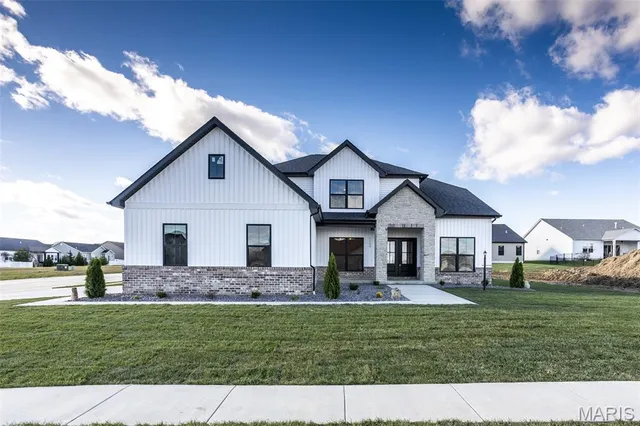 $739,900 | 7123 Savannah Drive, Glen Carbon, IL 62034