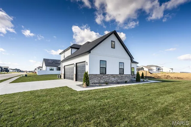 $739,900 | 7123 Savannah Drive, Glen Carbon, IL 62034