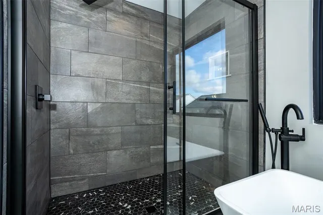 $739,900 | 7123 Savannah Drive, Glen Carbon, IL 62034