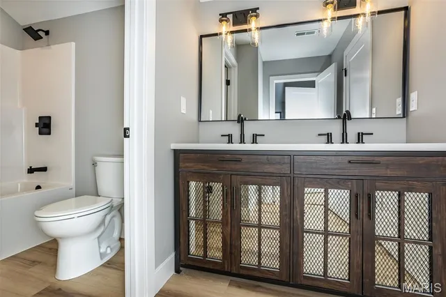 $739,900 | 7123 Savannah Drive, Glen Carbon, IL 62034