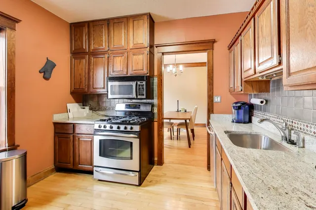 $279,000 | 2016 Sherman Avenue, Unit 1E, Evanston, IL 60201