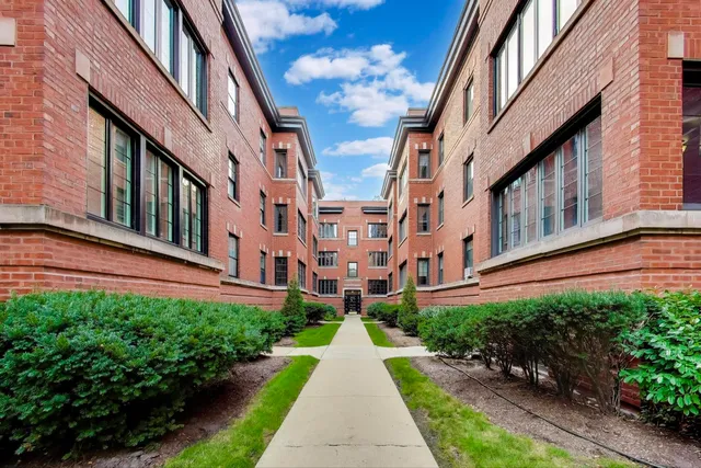 $279,000 | 2016 Sherman Avenue, Unit 1E, Evanston, IL 60201