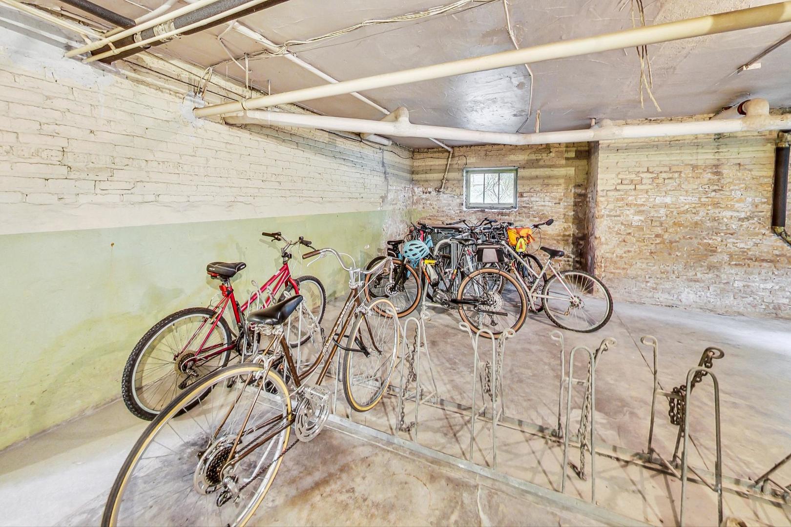 2016 Sherman Avenue, Unit 1E Evanston, IL 60201 - Photo 23 of 25 a group of bicycles are parked in a room