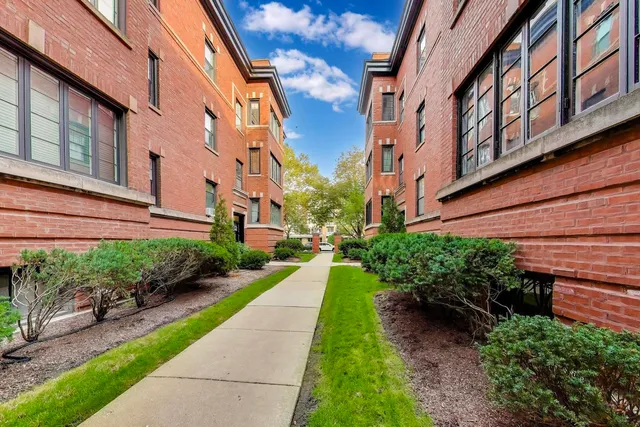$279,000 | 2016 Sherman Avenue, Unit 1E, Evanston, IL 60201