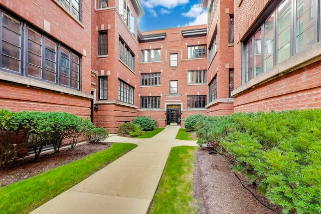 $279,000 | 2016 Sherman Avenue, Unit 1E, Evanston, IL 60201