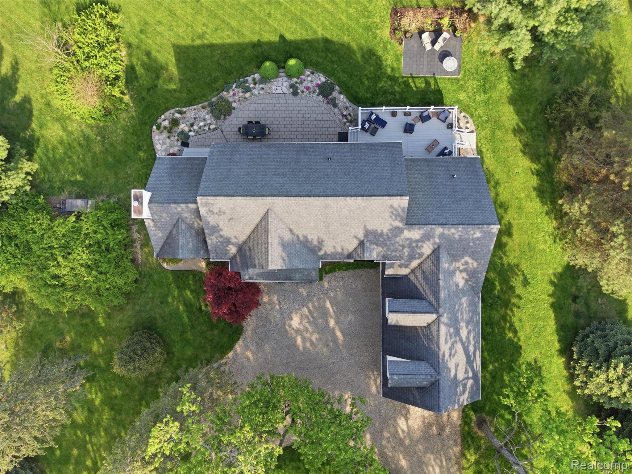 1185 Avon Circle West Rochester, MI 48309 - Photo 65 of 74 View of property from above