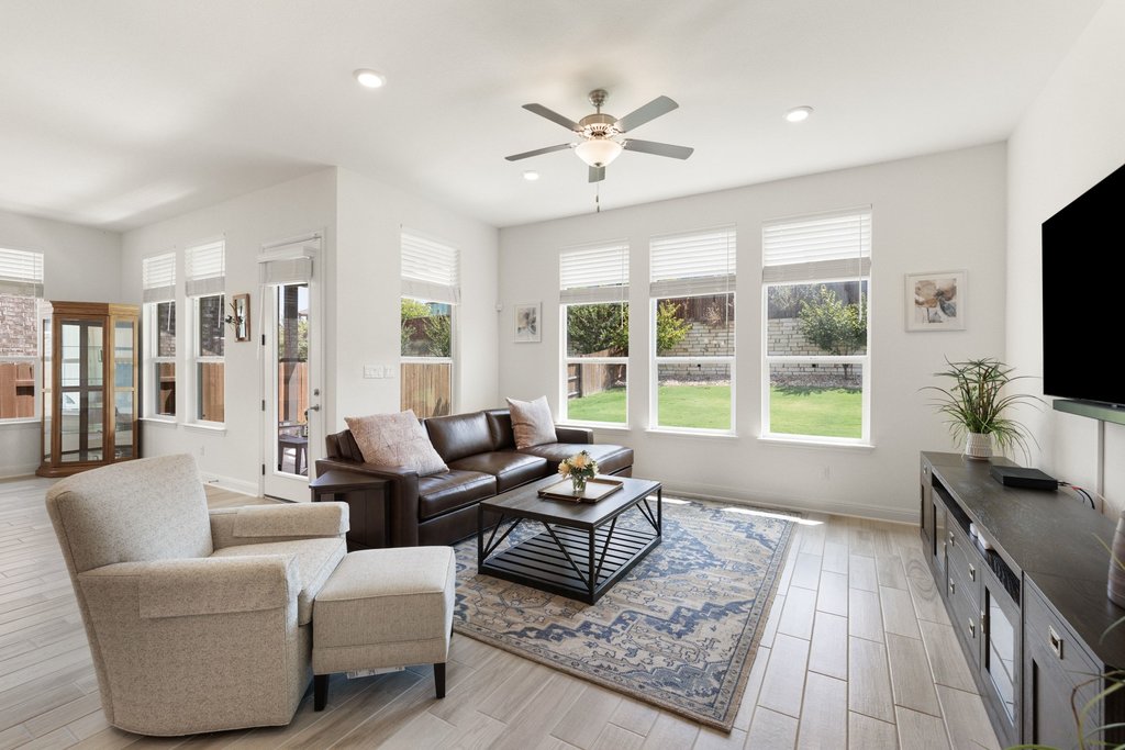 5913 Cimarron Rdg Lane Austin, TX 78738 - Photo 4 of 36 Gallery Image 4