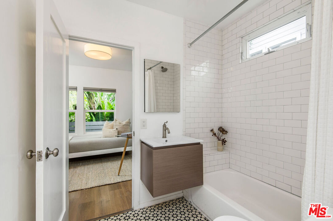 924 Superba Avenue Venice, CA 90291 - Photo 26 of 42