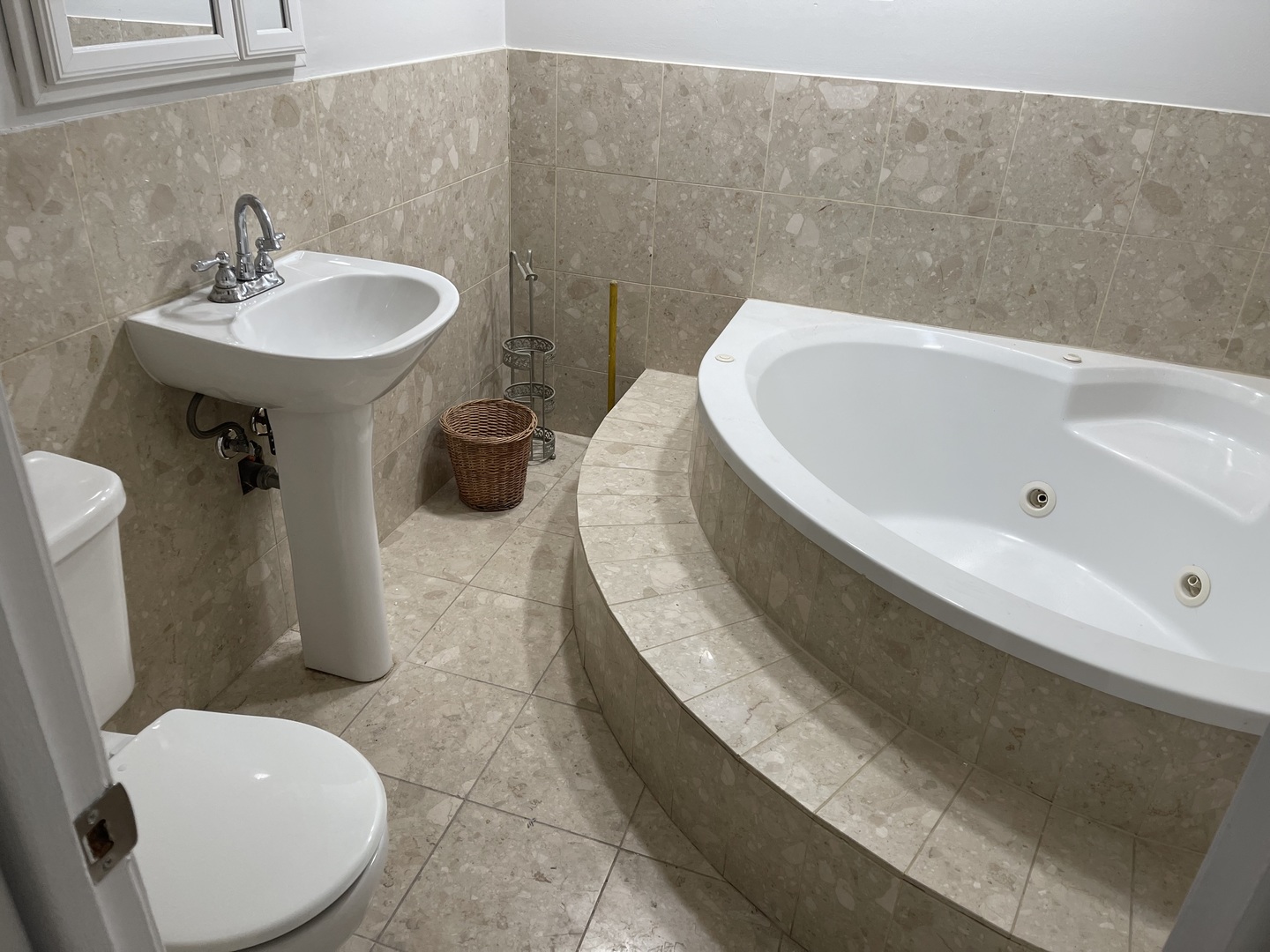 1720 South Cumberland Avenue Park Ridge, IL 60068 - Photo 16 of 26 a bathroom with a sink and mirror