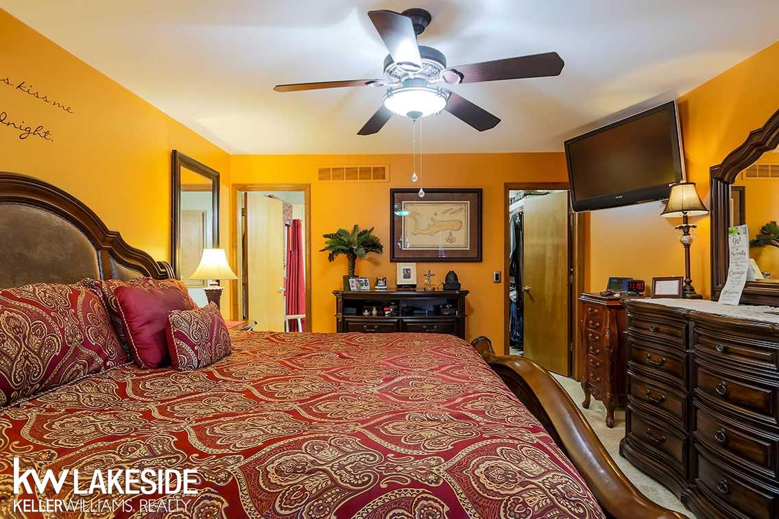 52358 Ten Point Drive Macomb, MI 48042 - Photo 22 of 52 50033593-21.JPG