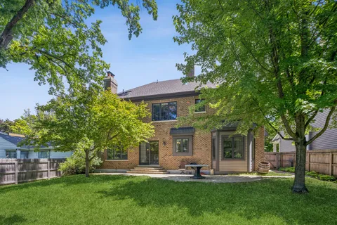 $1,725,000 | 639 North Wright Street, Naperville, IL 60563