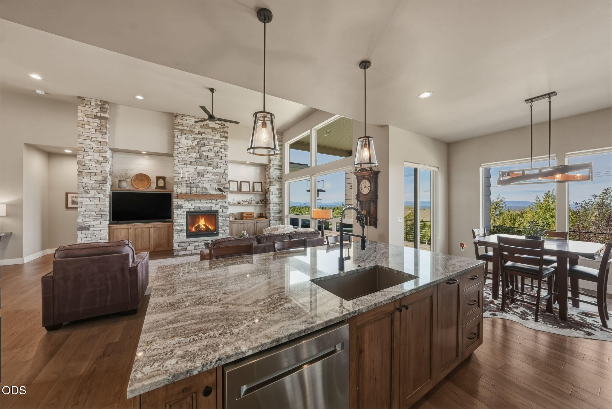 883 Highland View Loop Redmond, OR 97756 - Photo 17 of 75 Gallery Image 17