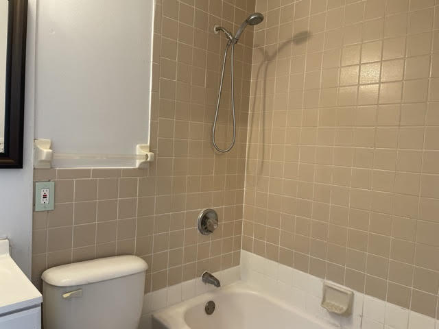 4899 Badger Road, Unit 4899 West Palm Beach, FL 33417 - Photo 5 of 10 Bathroom 2