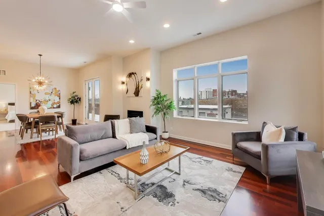 $750,000 | 1600 North Marshfield Avenue, Unit 403, Chicago, IL 60622