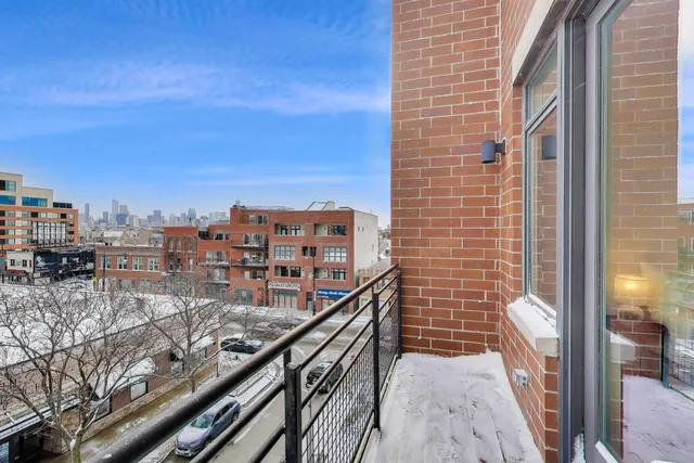 $750,000 | 1600 North Marshfield Avenue, Unit 403, Chicago, IL 60622