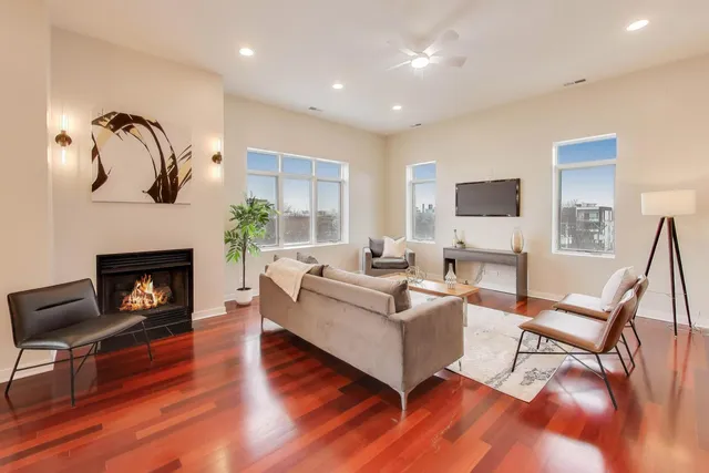 $750,000 | 1600 North Marshfield Avenue, Unit 403, Chicago, IL 60622