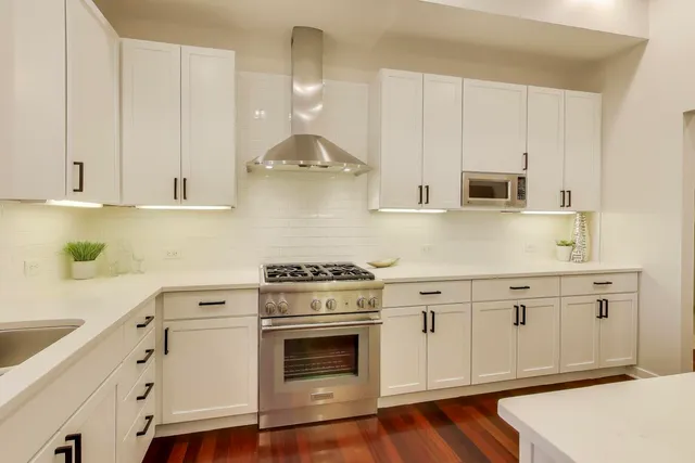 $750,000 | 1600 North Marshfield Avenue, Unit 403, Chicago, IL 60622