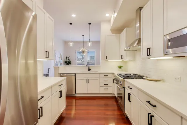 $750,000 | 1600 North Marshfield Avenue, Unit 403, Chicago, IL 60622