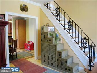 7205 Howard Terrace Philadelphia, PA 19119 - Photo 7 of 12 Living Room