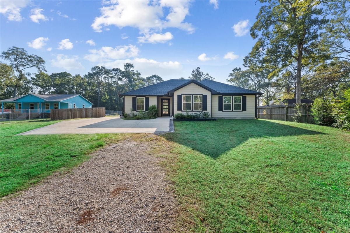 17855 Arbor Oaks Circle New Caney, TX 77357 - Photo 5 of 26 a view of a house with a yard