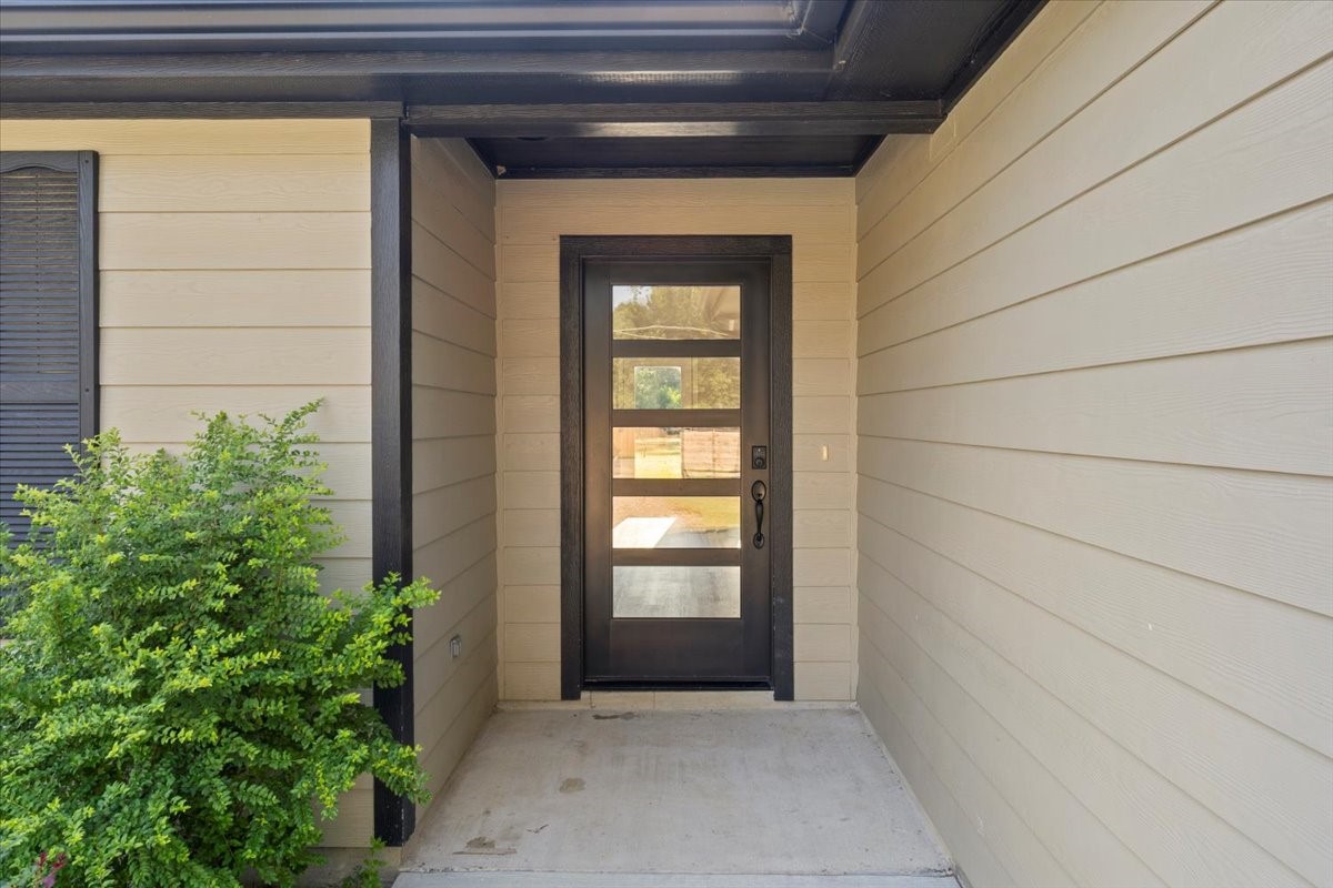 17855 Arbor Oaks Circle New Caney, TX 77357 - Photo 6 of 26 a view of an empty room and window