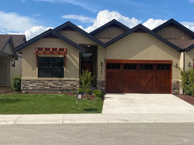 $374,900 | 2504 East Hidden Creek Street, Nampa, ID 83687