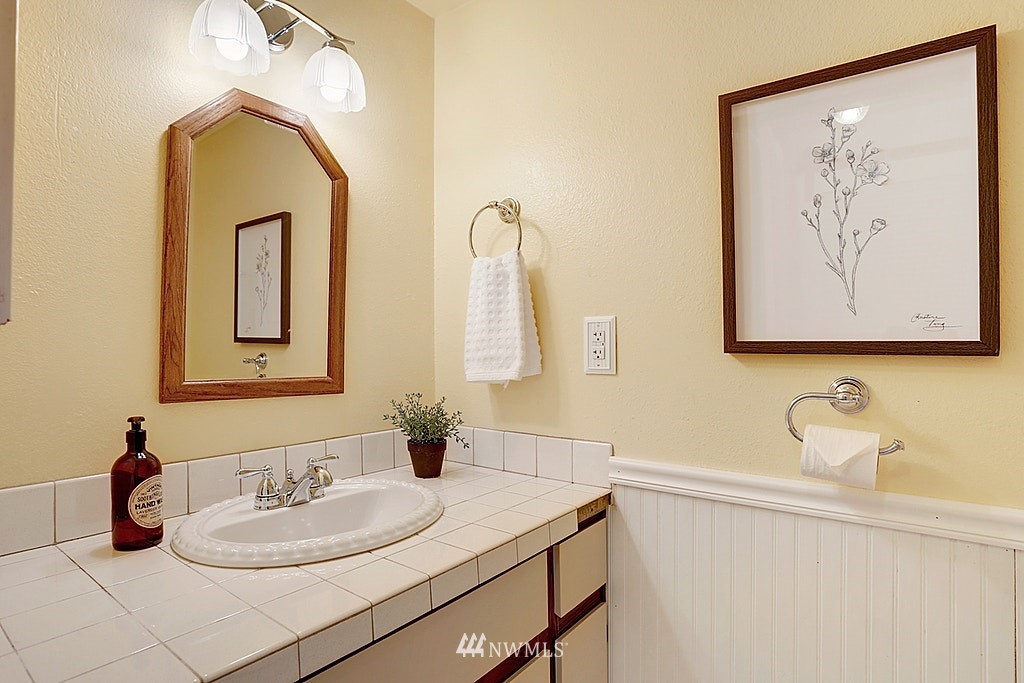 5511 Fairlawn Road Southwest Tacoma, WA 98499 - Photo 13 of 19 Gallery Image 13