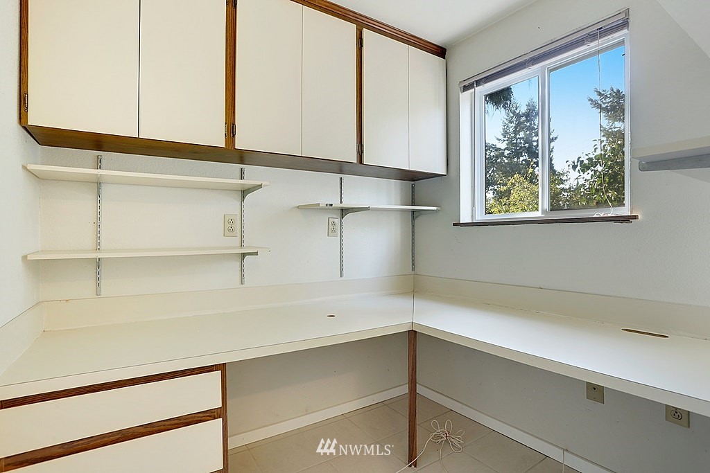 5511 Fairlawn Road Southwest Tacoma, WA 98499 - Photo 14 of 19 Gallery Image 14