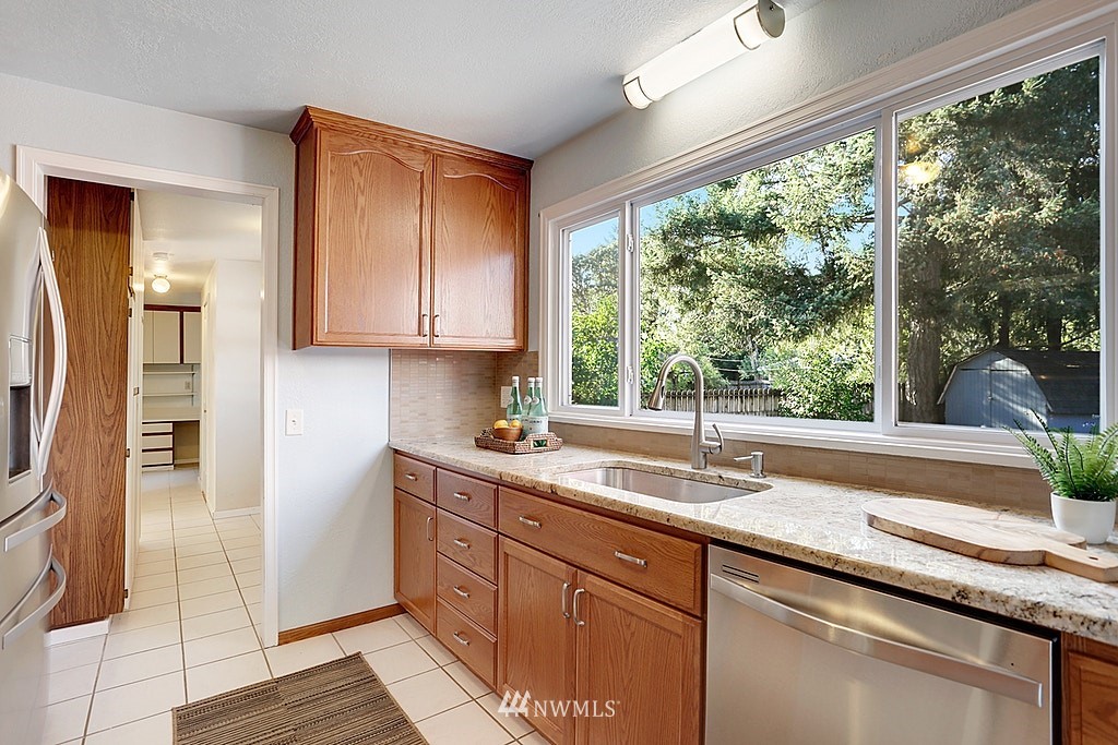 5511 Fairlawn Road Southwest Tacoma, WA 98499 - Photo 7 of 19 Gallery Image 7