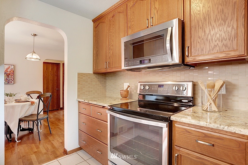 5511 Fairlawn Road Southwest Tacoma, WA 98499 - Photo 8 of 19 Gallery Image 8