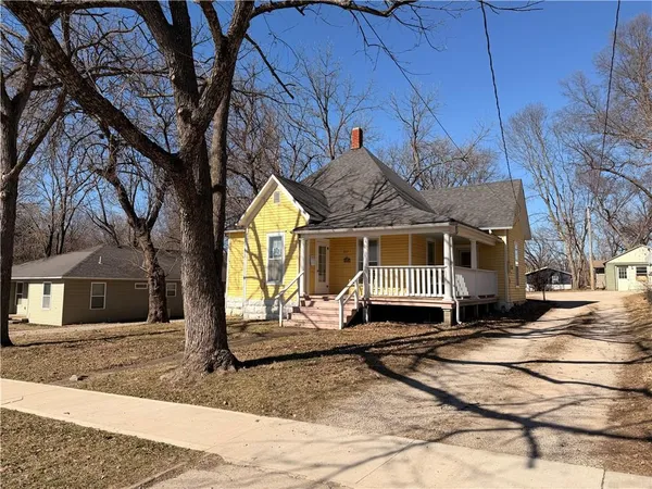 323 West Gay Street, Warrensburg, MO 64093