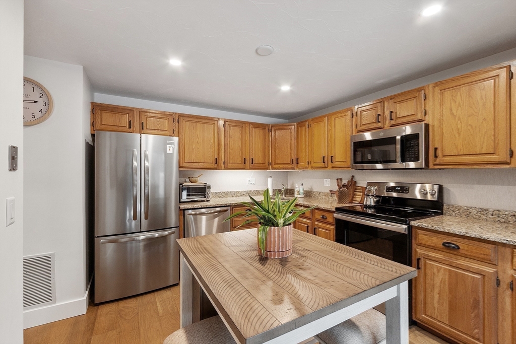 610 Ridgefield Circle, Unit B Clinton, MA 01510 - Photo 11 of 36