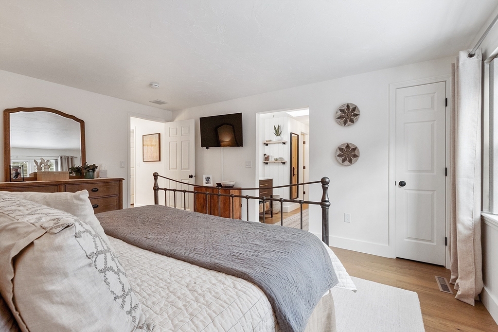 610 Ridgefield Circle, Unit B Clinton, MA 01510 - Photo 19 of 36