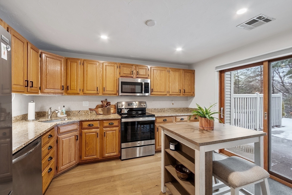 610 Ridgefield Circle, Unit B Clinton, MA 01510 - Photo 9 of 36