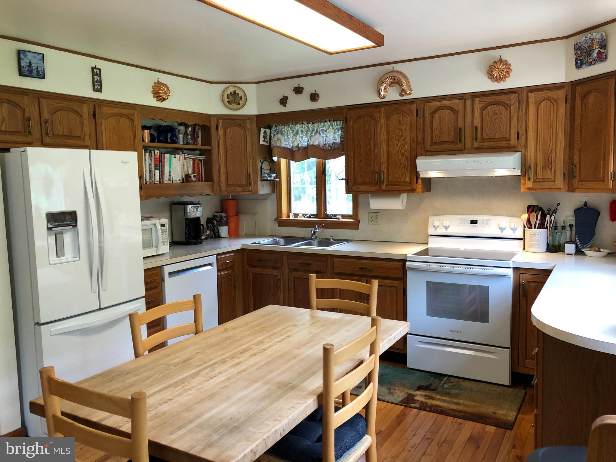 155 Newkirk Station Road Elmer, NJ 08318 - Photo 6 of 21 Eat-in Kitchen