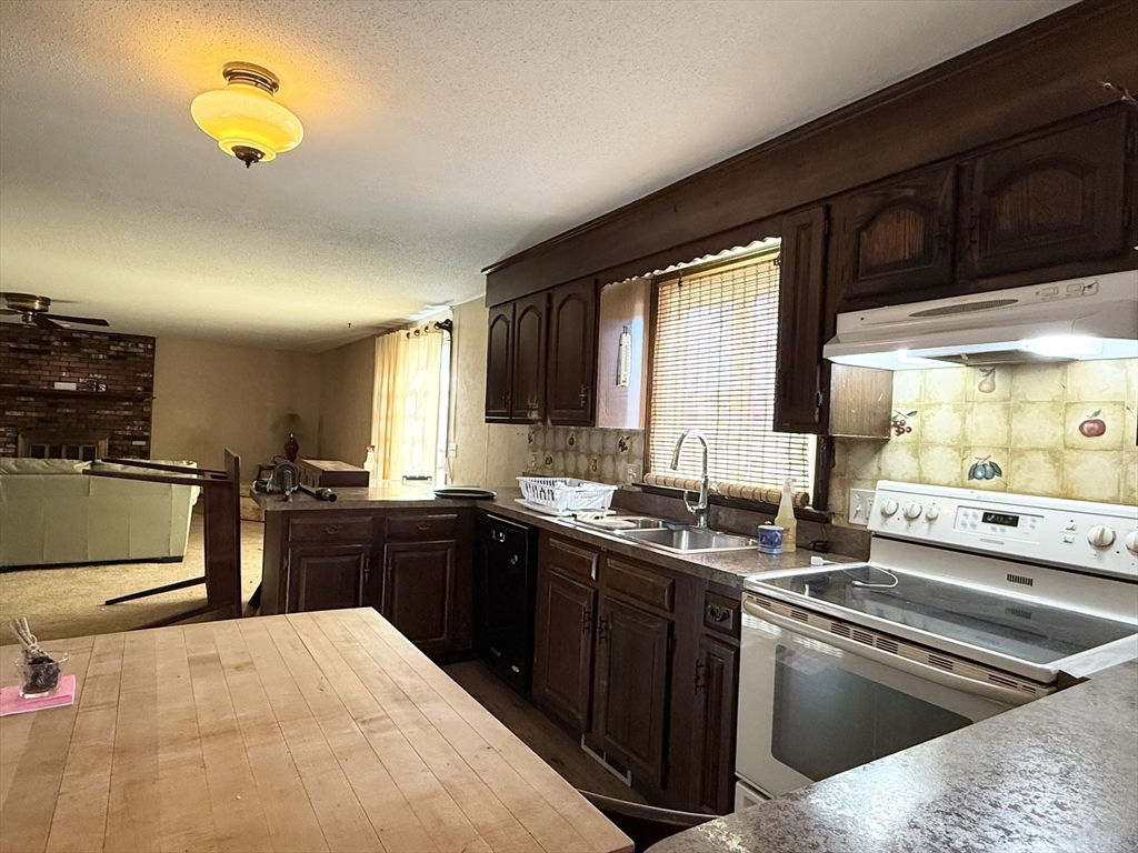 38 High Meadow Road Agawam, MA 01030 - Photo 9 of 33 Gallery Image 9