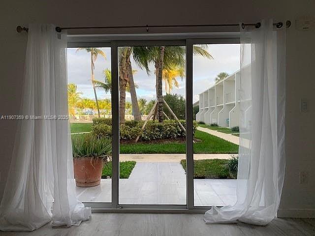 881 Ocean Drive, Unit TH11 Key Biscayne, FL 33149 - Photo 10 of 22 a view of entrance