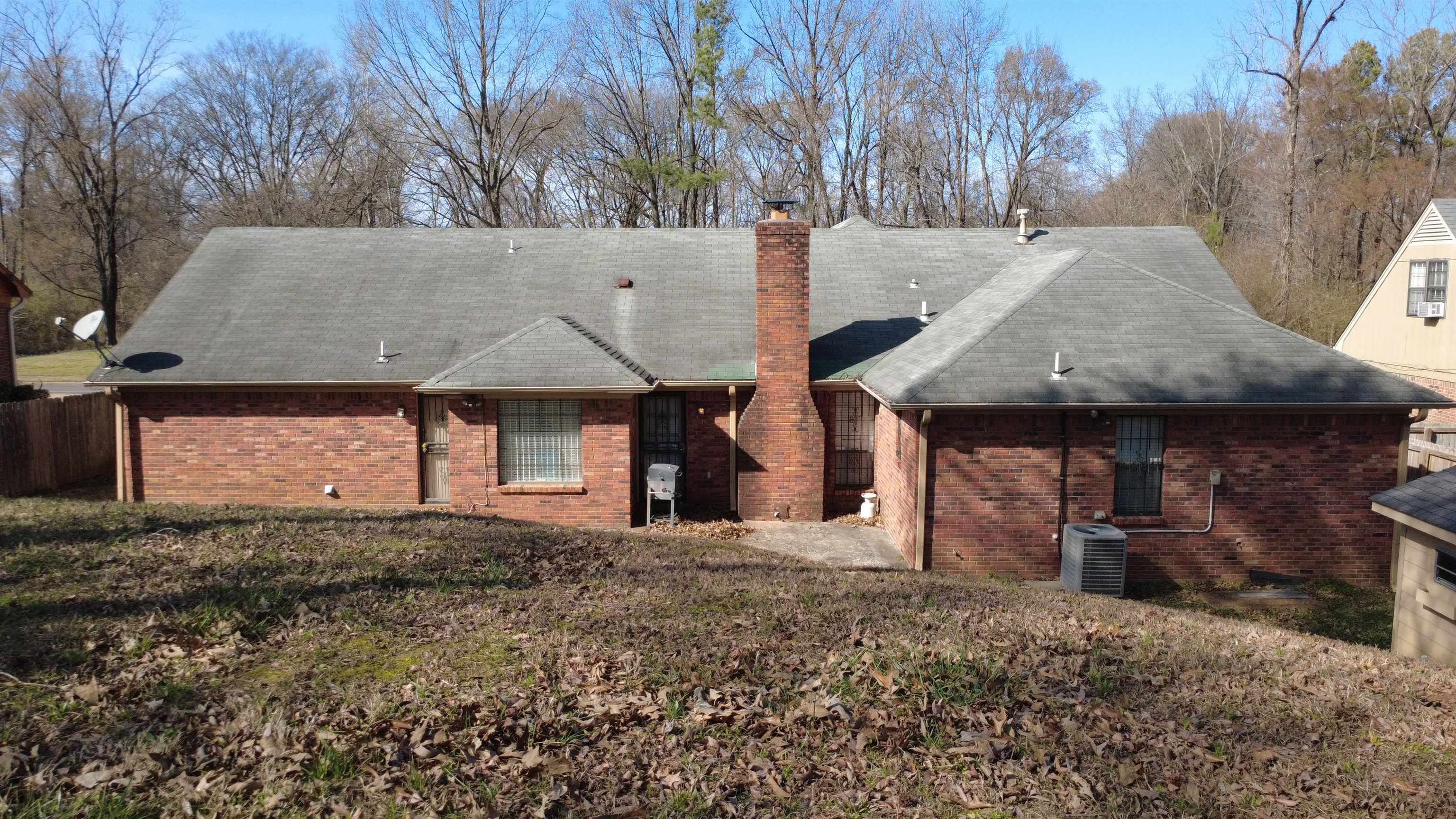 1487 Butterworth Road Memphis, TN 38116 - Photo 2 of 19