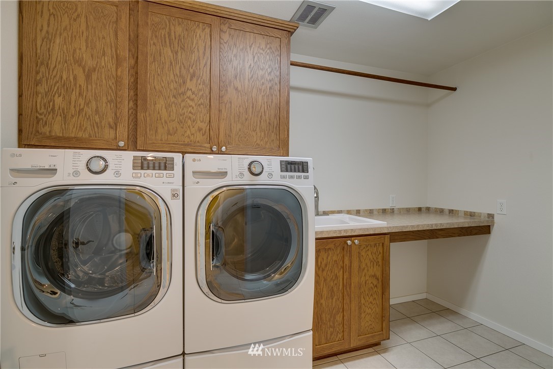 1118 Dyer Road Sultan, WA 98294 - Photo 16 of 40 a utility room with dryer and washer