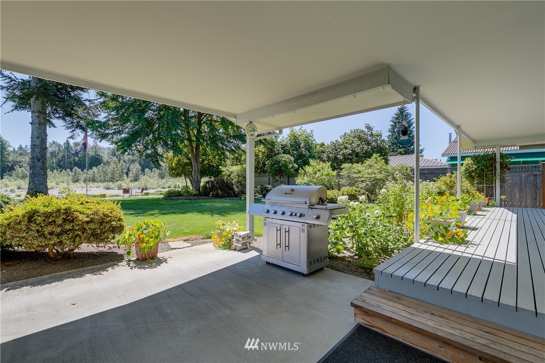 1118 Dyer Road Sultan, WA 98294 - Photo 26 of 40 a garden view with a seating space
