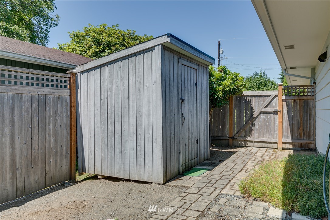 1118 Dyer Road Sultan, WA 98294 - Photo 28 of 40 a backyard of a house