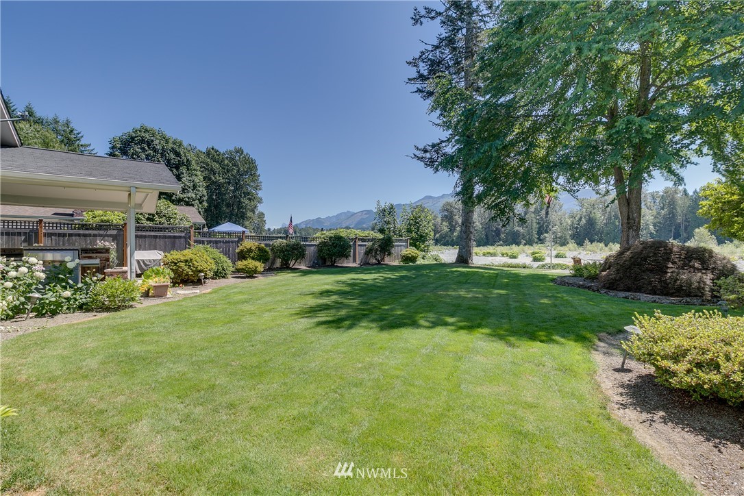 1118 Dyer Road Sultan, WA 98294 - Photo 29 of 40 a view of a garden with plants and trees